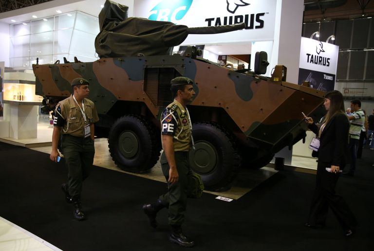 Танк на выставке LAAD 2017 Defense and Security в Рио-де-Жанейро, Бразилия, 4 апреля 2017 Танк на выставке LAAD 2017 Defense and Security в Рио-де-Жанейро, Бразилия, 4 апреля 2017