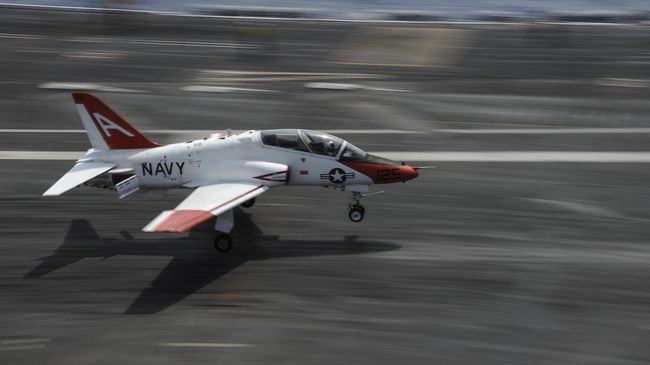 Учебный самолет T-45 Goshawk ВМФ США. Архивное фото Учебный самолет T-45 Goshawk ВМФ США. Архивное фото