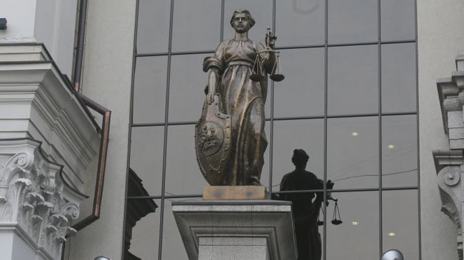 Статуя Фемиды на фасаде здания Верховного суда РФ в Москве. Архивное фото Статуя Фемиды на фасаде здания Верховного суда РФ в Москве. Архивное фото