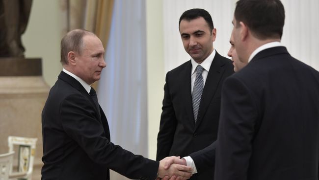 Президент РФ Владимир Путин на встрече с участниками совещания глав спецслужб СНГ. 5 апреля 2017 Президент РФ Владимир Путин на встрече с участниками совещания глав спецслужб СНГ. 5 апреля 2017