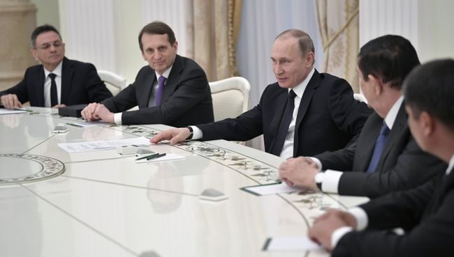 Президент РФ Владимир Путин на встрече с участниками совещания глав спецслужб СНГ. 5 апреля 2017 Президент РФ Владимир Путин на встрече с участниками совещания глав спецслужб СНГ. 5 апреля 2017