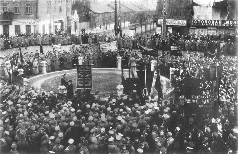 Первомайская демонстрация в Минске. 1917 год Первомайская демонстрация в Минске. 1917 год
