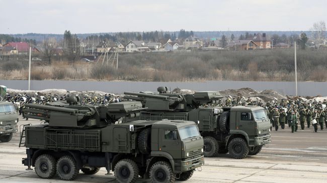 Самоходные ЗРПК наземного базирования Панцирь-С. Архивное фото Самоходные ЗРПК наземного базирования Панцирь-С. Архивное фото