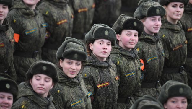 Тренировка к участию в военном параде на Красной площади 9 мая 2017 года Тренировка к участию в военном параде на Красной площади 9 мая 2017 года