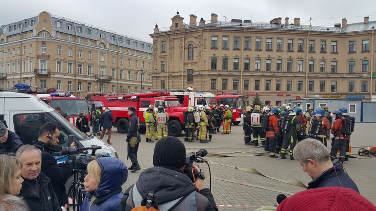 Площадь перед станцией метро Сенная площадь в Санкт-Петербурге