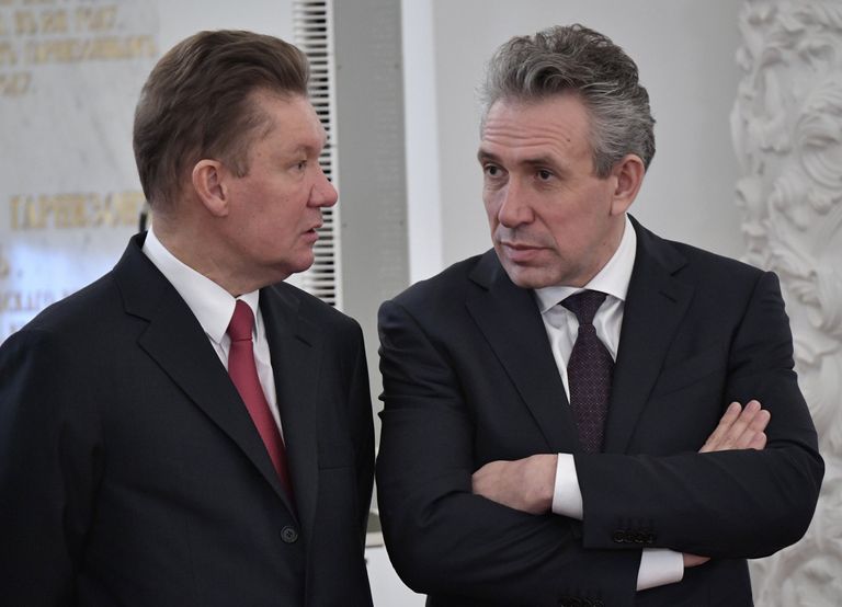 Председатель правления ПАО Газпром Алексей Миллер и председатель Внешэкономбанка Сергей Горьков перед началом встречи президента РФ Владимира Путина и президента Узбекистана Шавката Мирзиеева. 5 апреля 2017 года 