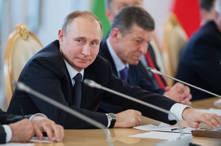 Президент РФ Владимир Путин во время переговоров с президентом Узбекистана Шавкатом Мирзиеевым. 5 апреля 2017 года 