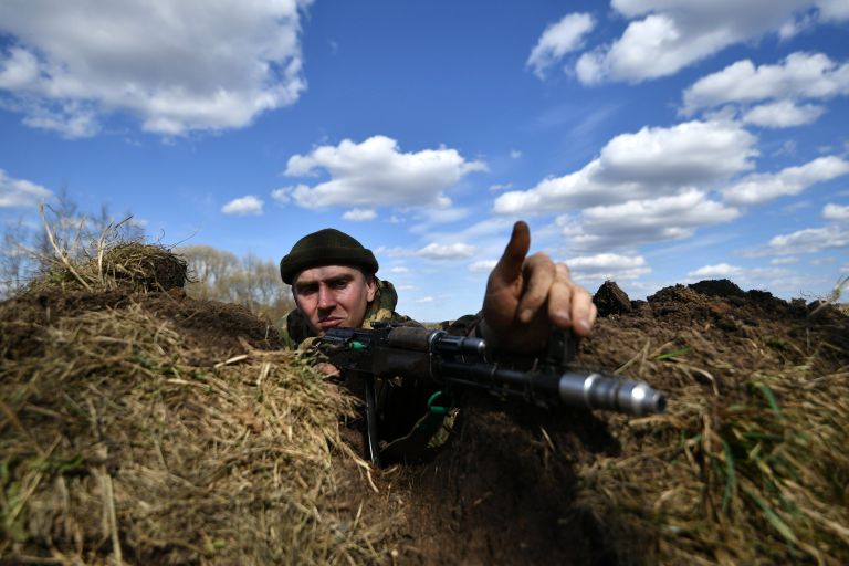 Военнослужащий во время совместных тактических учений подразделений ВДВ РФ и ССО ВС РБ в Витебске Военнослужащий во время совместных тактических учений подразделений ВДВ РФ и ССО ВС РБ в Витебске