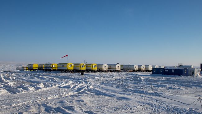 Сотрудники нефтяной компании Роснефть в Арктике. Архивное фото Сотрудники нефтяной компании Роснефть в Арктике. Архивное фото