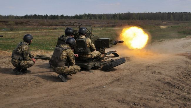 Украинские военные во время учений. Архивное фото