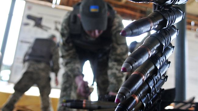 Украинский военный во время учений на полигоне под Львовом. Архив Украинский военный во время учений на полигоне под Львовом. Архив