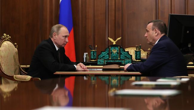 Рабочая встреча президента РФ В. Путина с заместителем полпреда в ПФО А. Евстифеевым Рабочая встреча президента РФ В. Путина с заместителем полпреда в ПФО А. Евстифеевым