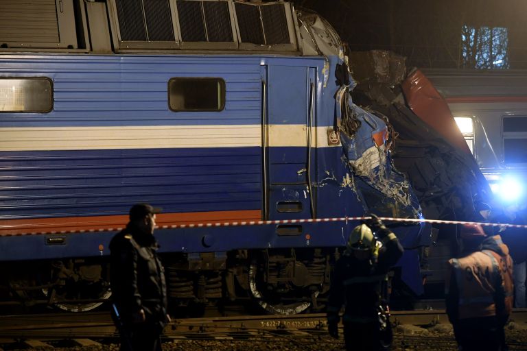 Столкновение пассажирского поезда и электрички на западе Москвы
