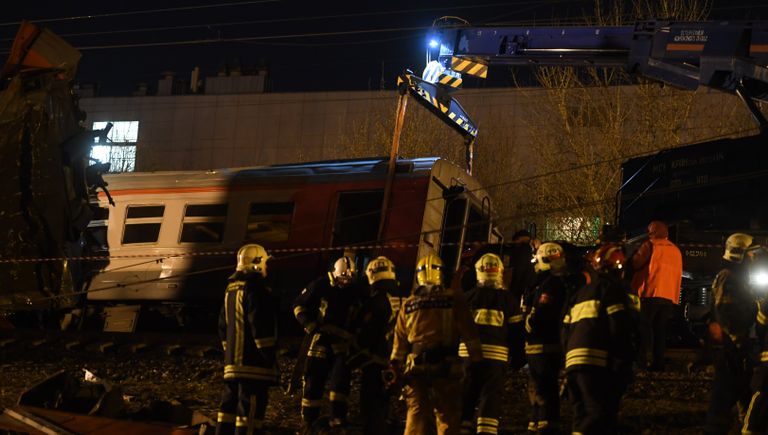 На месте столкновения пассажирского поезда и электрички в районе улицы Герасима Курина в Москве