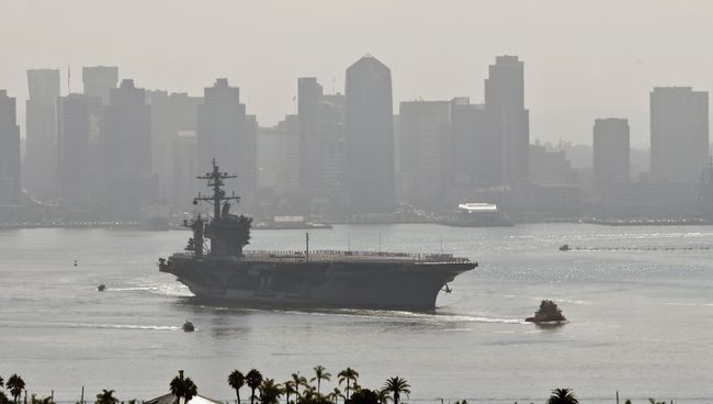 Авианосец ВМС США Карл Винсон. Архивное фото Авианосец ВМС США Карл Винсон. Архивное фото