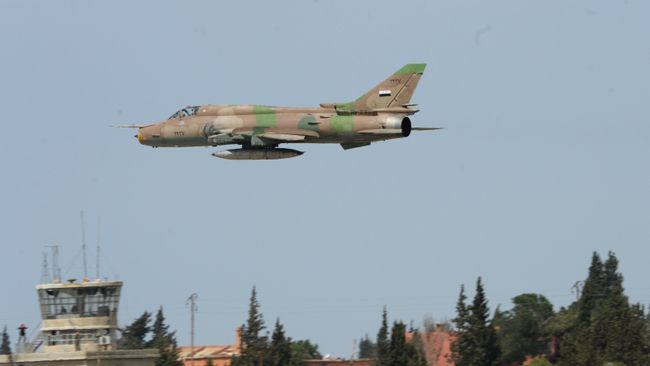 Самолет сирийских военно-воздушных сил. Архивное фото Самолет сирийских военно-воздушных сил. Архивное фото