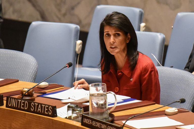 Постпред США в ООН Никки Хейли на заседании Совбеза ООН по Сирии. 7 апреля 2017