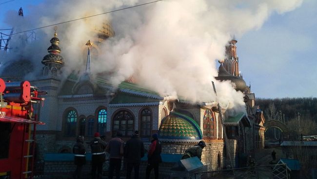 В Казани горит Храм всех религий В Казани горит Храм всех религий