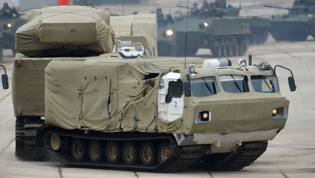 Зенитно-ракетный комплекс Тор М2 во время тренировки Парада Победы Зенитно-ракетный комплекс Тор М2 во время тренировки Парада Победы