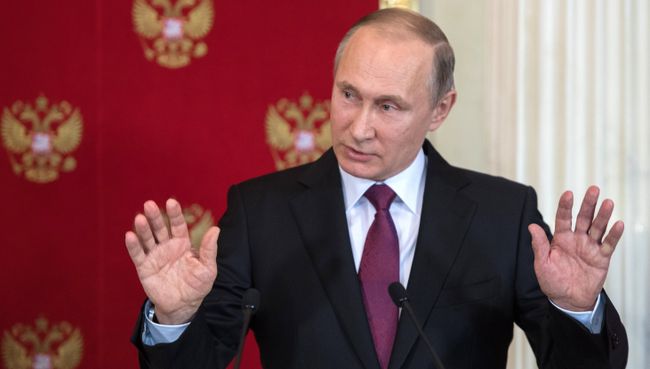 Президент РФ Владимир Путин на совместной с президентом Италии Серджо Маттареллой пресс-конференции по итогам встречи. 11 апреля 2017 Президент РФ Владимир Путин на совместной с президентом Италии Серджо Маттареллой пресс-конференции по итогам встречи. 11 апреля 2017