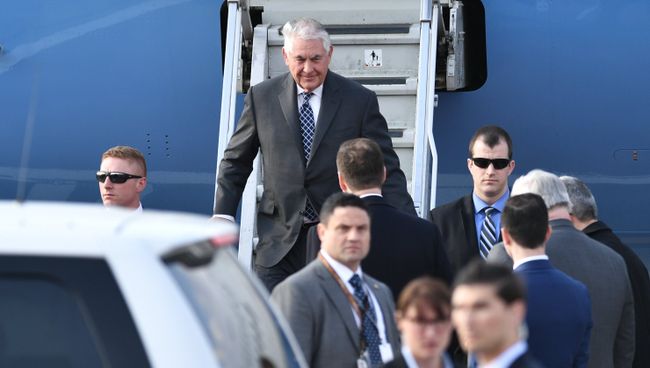 Государственный секретарь США Рекс Тиллерсон, прибывший с рабочим визитом в РФ, в аэропорту Внуково-2. 11 апреля 2017 Государственный секретарь США Рекс Тиллерсон, прибывший с рабочим визитом в РФ, в аэропорту Внуково-2. 11 апреля 2017