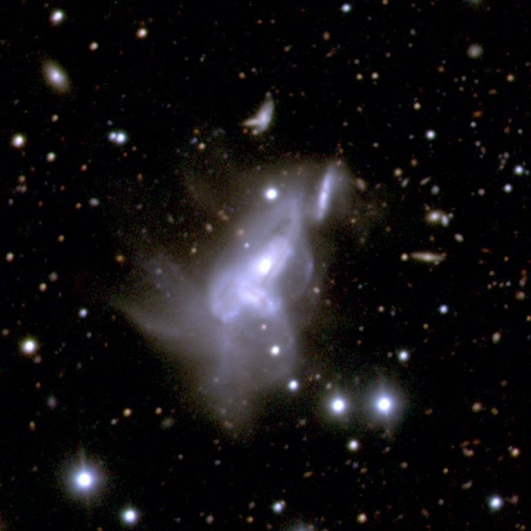 Галактика NGC 7212, захватывающая притяжением близкие галактики – спутники. Снимок 6-м телескопа с прибором SCORPIO Галактика NGC 7212, захватывающая притяжением близкие галактики – спутники. Снимок 6-м телескопа с прибором SCORPIO