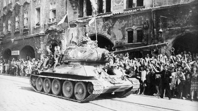 Танк Т-34 в Праге Танк Т-34 в Праге
