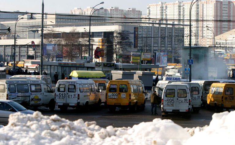 Маршрутные такси у метро Юго-западная в Москве