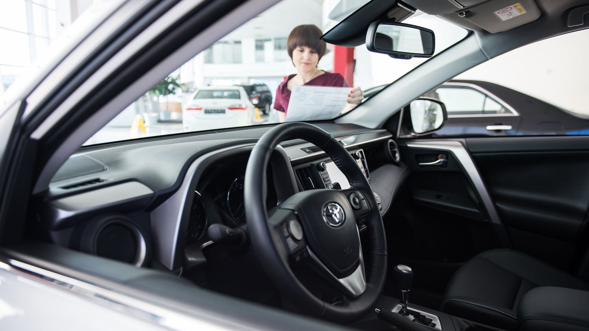 Покупка автомобиля в автосалоне Покупка автомобиля в автосалоне - РИА Новости, 1920, 09.08.2023