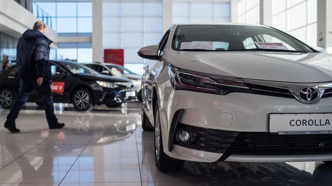 Покупка автомобиля. Архивное фото Покупка автомобиля. Архивное фото