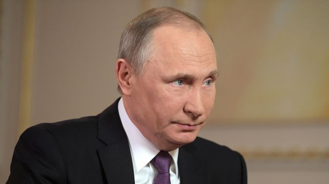 Президент РФ Владимир Путин во время интервью межгосударственной телерадиокомпании Мир. 11 апреля 2017 Президент РФ Владимир Путин во время интервью межгосударственной телерадиокомпании Мир. 11 апреля 2017