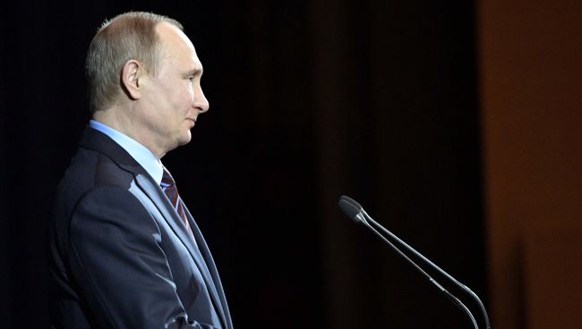 Президент РФ Владимир Путин выступает на торжественном вечере в ГКД, посвящённом Дню космонавтики Президент РФ Владимир Путин выступает на торжественном вечере в ГКД, посвящённом Дню космонавтики