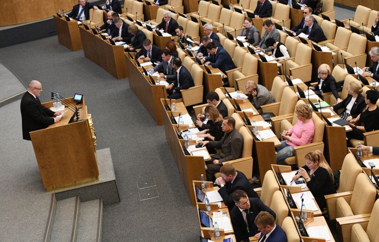 Председатель Комитета Совета Федерации по конституционному законодательству и государственному строительству Андрей Клишас на пленарном заседании Государственной Думы РФ. 12 апреля 2017 года Председатель Комитета Совета Федерации по конституционному законодательству и государственному строительству Андрей Клишас на пленарном заседании Государственной Думы РФ. 12 апреля 2017 года