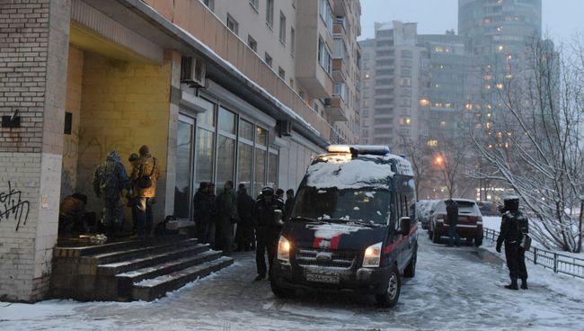 На месте взрыва на Васильевском острове в Санкт-Петербурге На месте взрыва на Васильевском острове в Санкт-Петербурге