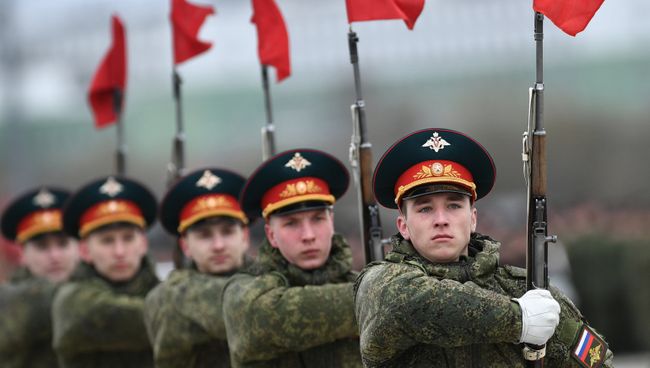 Военнослужащие во время подготовки к Параду Победы. Архивное фото Военнослужащие во время подготовки к Параду Победы. Архивное фото