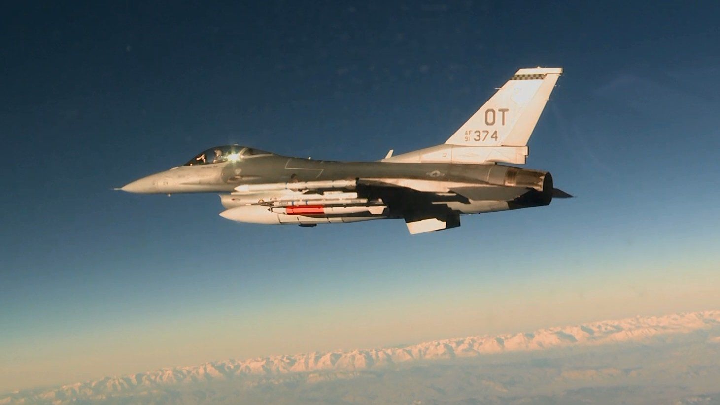 Истребитель F-16C с авиабомбой B61-12 Истребитель F-16C с авиабомбой B61-12 - РИА Новости, 1920, 01.07.2023