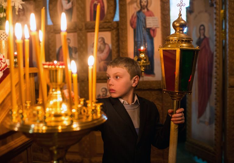 На пасхальном богослужении в храме Архистратига Михаила в селе Ермаковка Омской области На пасхальном богослужении в храме Архистратига Михаила в селе Ермаковка Омской области