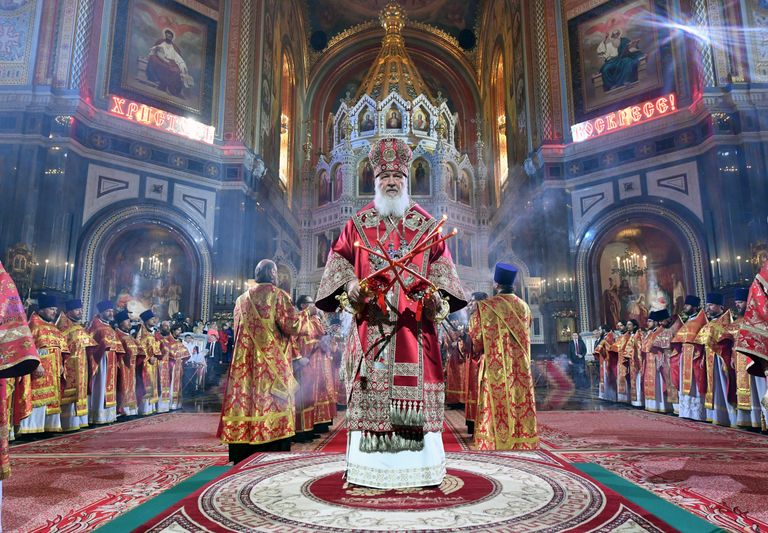 Патриарх Московский и всея Руси Кирилл на праздничном пасхальном богослужении в храме Христа Спасителя в Москве Патриарх Московский и всея Руси Кирилл на праздничном пасхальном богослужении в храме Христа Спасителя в Москве