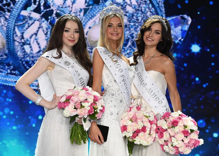 Победительницы конкурса Мисс Россия 2017 на церемонии награждения (слева направо): вторая Вице-мисс Россия - 2017 Альбина Ахтямова (Республика Башкортостан), Мисс Россия - 2017 Полина Попова (Свердловская область) и первая Вице-мисс Россия - 2017 Ксения Александрова (Москва) Победительницы конкурса Мисс Россия 2017 на церемонии награждения (слева направо): вторая Вице-мисс Россия - 2017 Альбина Ахтямова (Республика Башкортостан), Мисс Россия - 2017 Полина Попова (Свердловская область) и первая Вице-мисс Россия - 2017 Ксения Александрова (Москва)