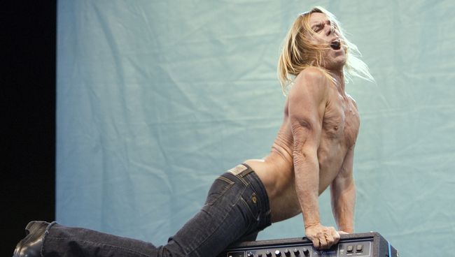 Американский певец Игги Поп во время выступления на фестивале Isle of Wight 2008 в Ньюпорте, Англия