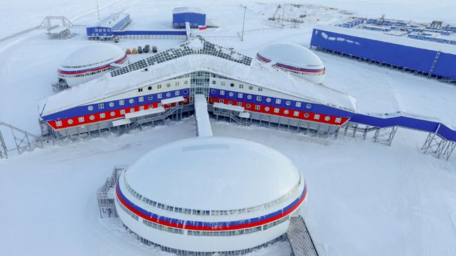 Российская военная база Арктический трилистник на острове Земля Александры архипелага Земля Франца-Иосифа Российская военная база Арктический трилистник на острове Земля Александры архипелага Земля Франца-Иосифа