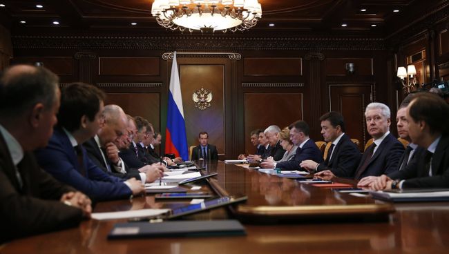 Премьер-министр РФ Д. Медведев проводит заседание президиума совета при президенте РФ по стратегическому развитию. 18 апреля 2017 Премьер-министр РФ Д. Медведев проводит заседание президиума совета при президенте РФ по стратегическому развитию. 18 апреля 2017