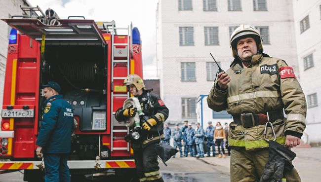 Сотрудники МЧС России. Архивное фото