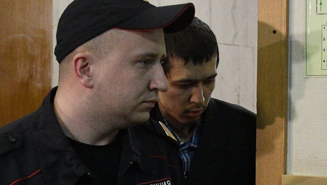 Предполагаемый организатор теракта в метро Петербурга Аброр Азимов в Басманном суде. 18 апреля 2017 Предполагаемый организатор теракта в метро Петербурга Аброр Азимов в Басманном суде. 18 апреля 2017