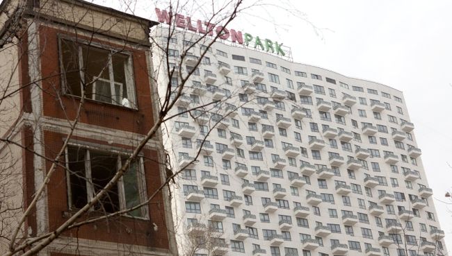 Снос жилого пятиэтажного дома на улице Народного ополчения в Москве. Архивное фото Снос жилого пятиэтажного дома на улице Народного ополчения в Москве. Архивное фото