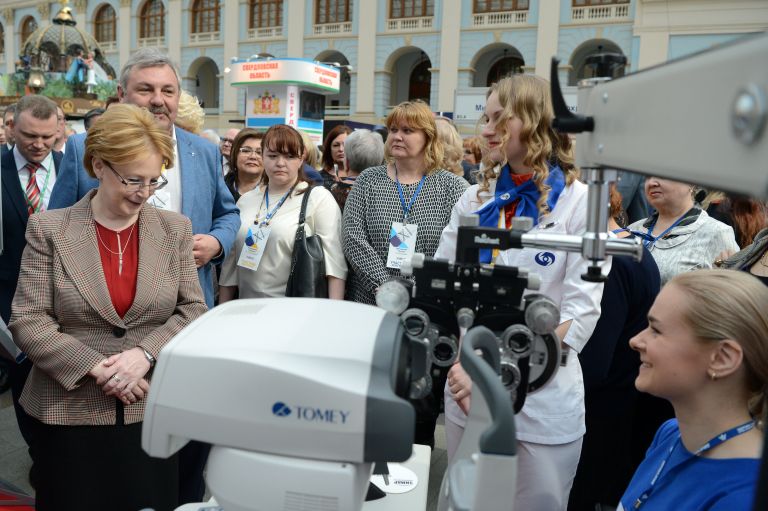 Министр здравоохранения РФ Вероника Скворцова (слева) на XI всероссийском форуме Здоровье нации – основа процветания России в Москве Министр здравоохранения РФ Вероника Скворцова (слева) на XI всероссийском форуме Здоровье нации – основа процветания России в Москве