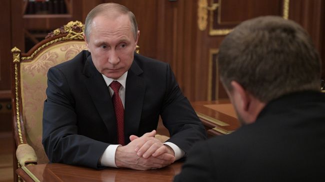Президент РФ Владимир Путин и глава Чеченской Республики Рамзан Кадыров во время встречи Президент РФ Владимир Путин и глава Чеченской Республики Рамзан Кадыров во время встречи