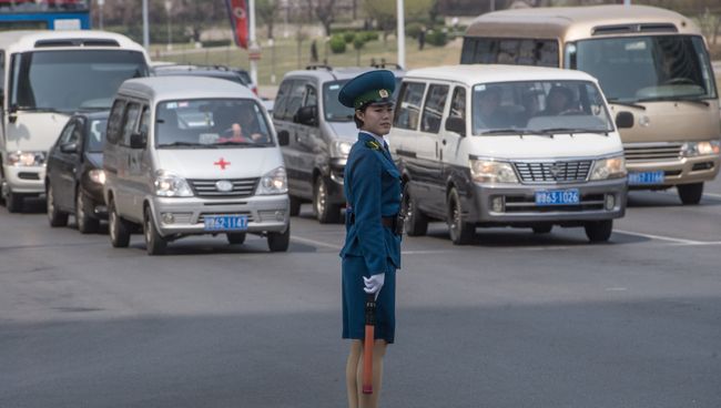 Регулировщица на одной из улиц в Пхеньяне. Архивное фото Регулировщица на одной из улиц в Пхеньяне. Архивное фото