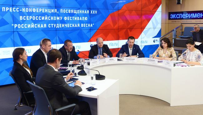 Пресс-конференция в МИА Россия сегодня, посвященной финалу Всероссийского фестиваля Российская студенческая весна Пресс-конференция в МИА Россия сегодня, посвященной финалу Всероссийского фестиваля Российская студенческая весна