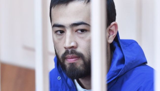 Подозреваемый в соучастии организации теракта в Петербурге Акрам Азимов в Басманном суде Москвы. 20 апреля 2017